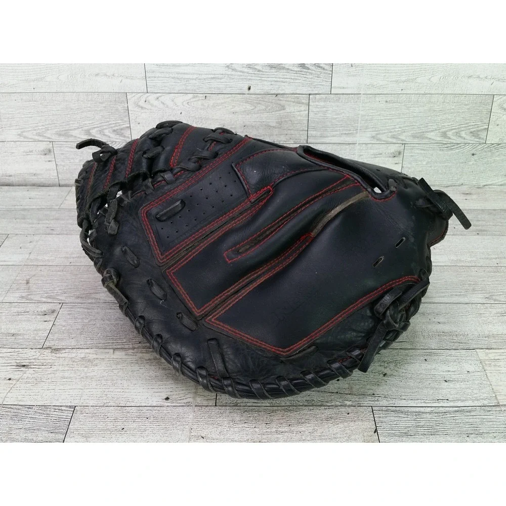 Under Armour Youth Catchers Mitt RHT UACM-100A Black Red Stitch Baseball Glove